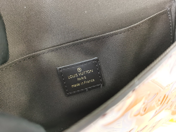 LVコピーウォレット着用イメージ